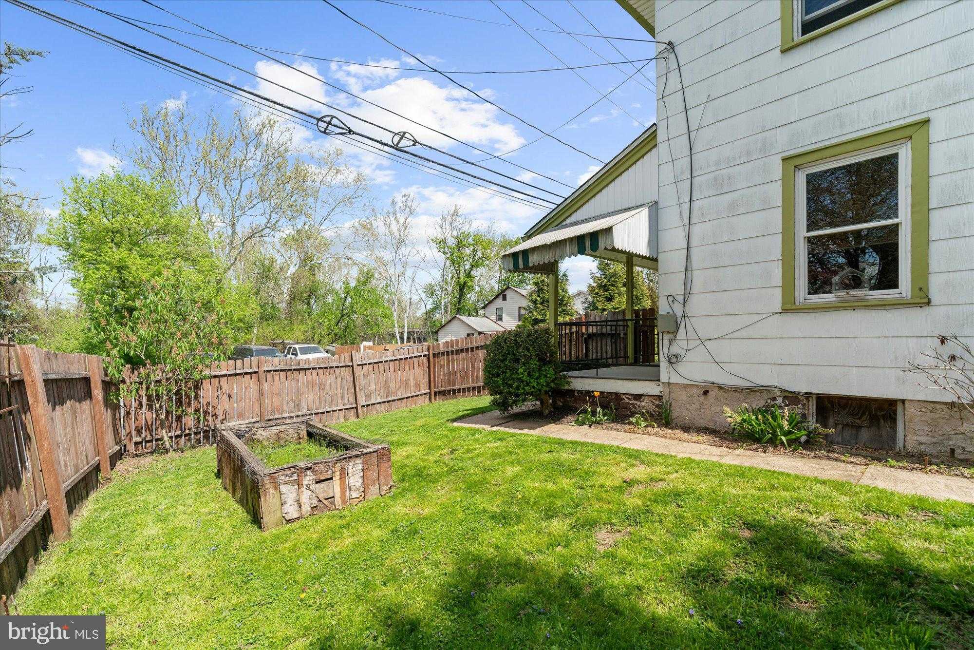 126 W Main St photo 32