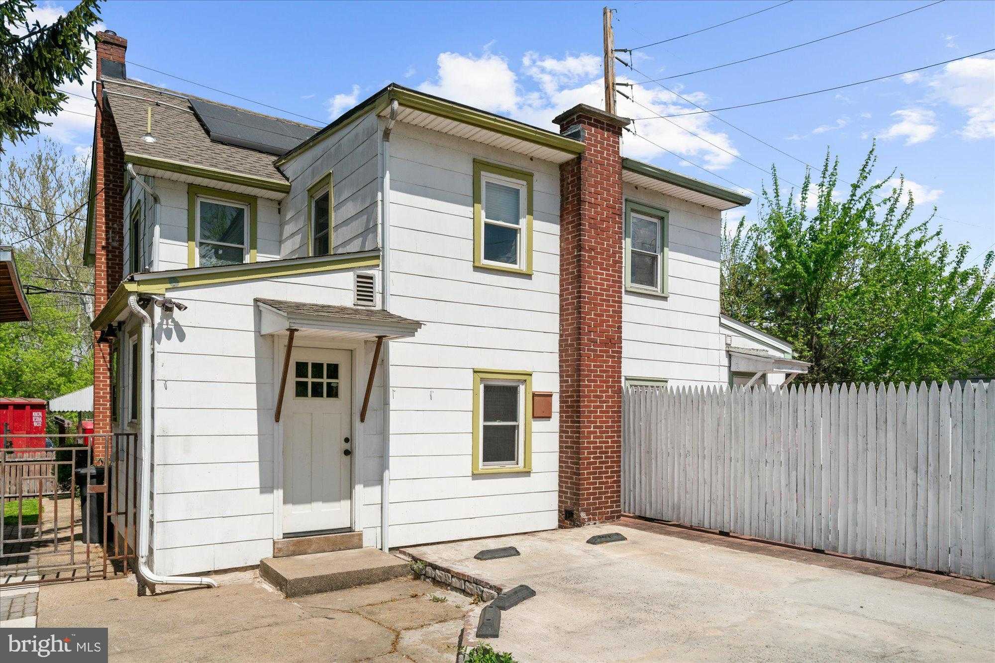 126 W Main St photo 34