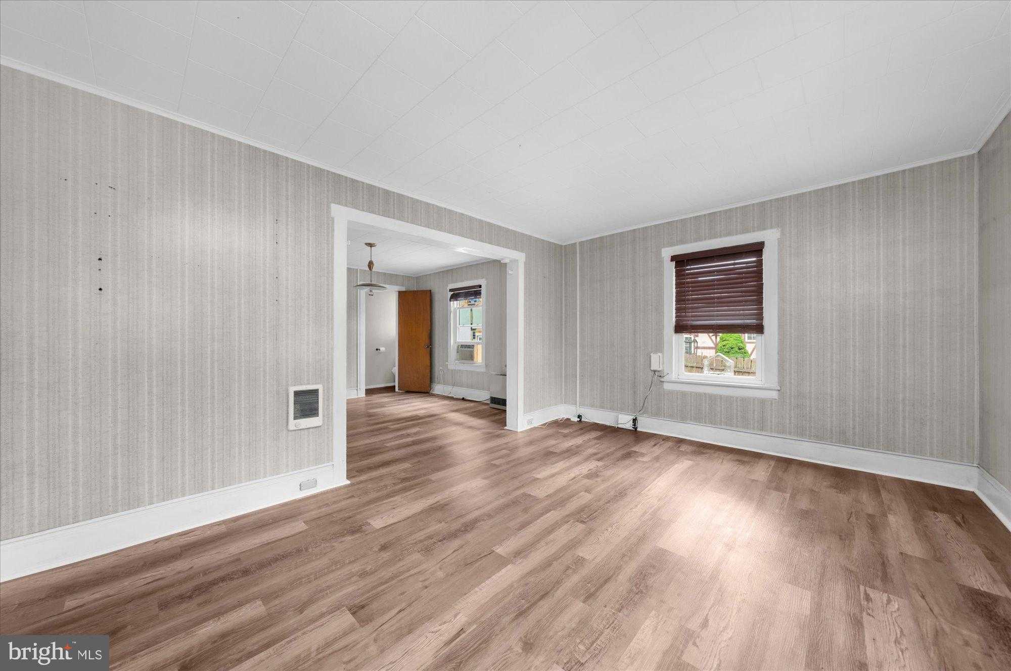 126 W Main St photo 4