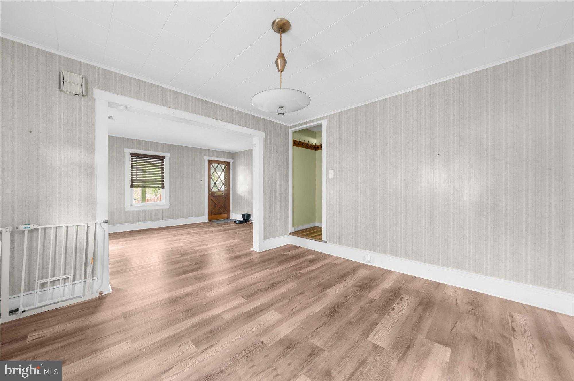 126 W Main St photo 7