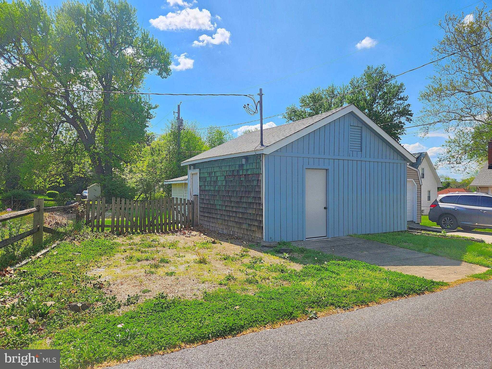 2008 Hillcrest Rd photo 10