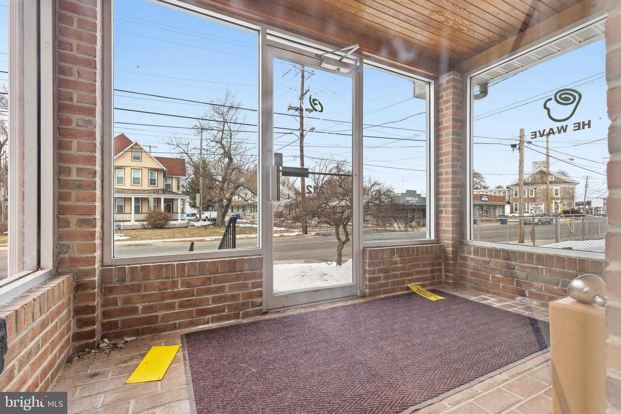 212 W Main St photo 2