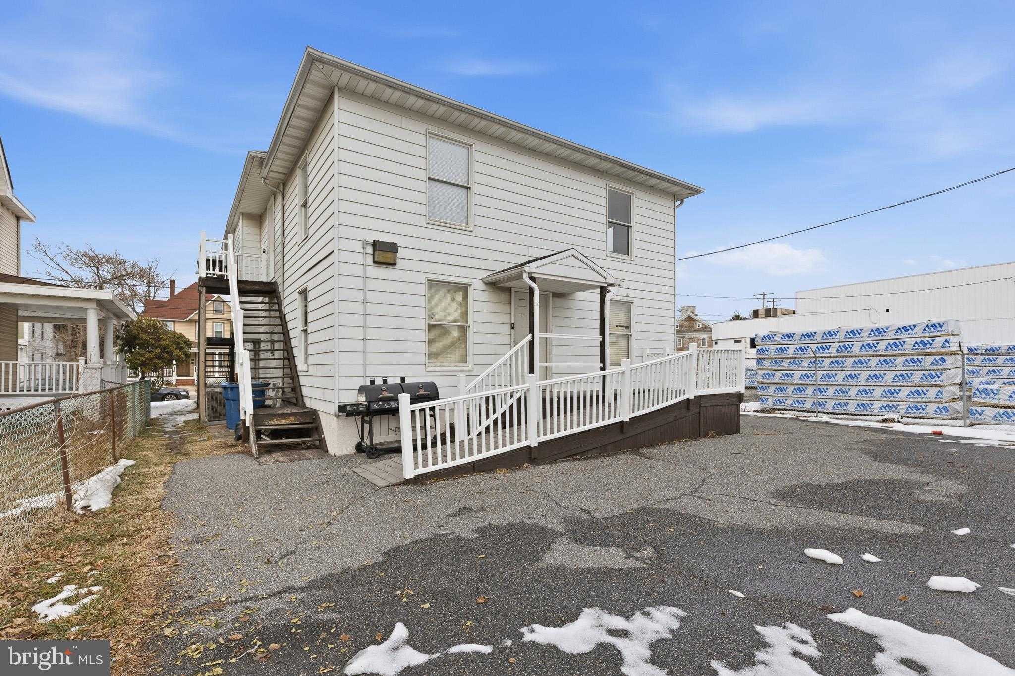 212 W Main St photo 35