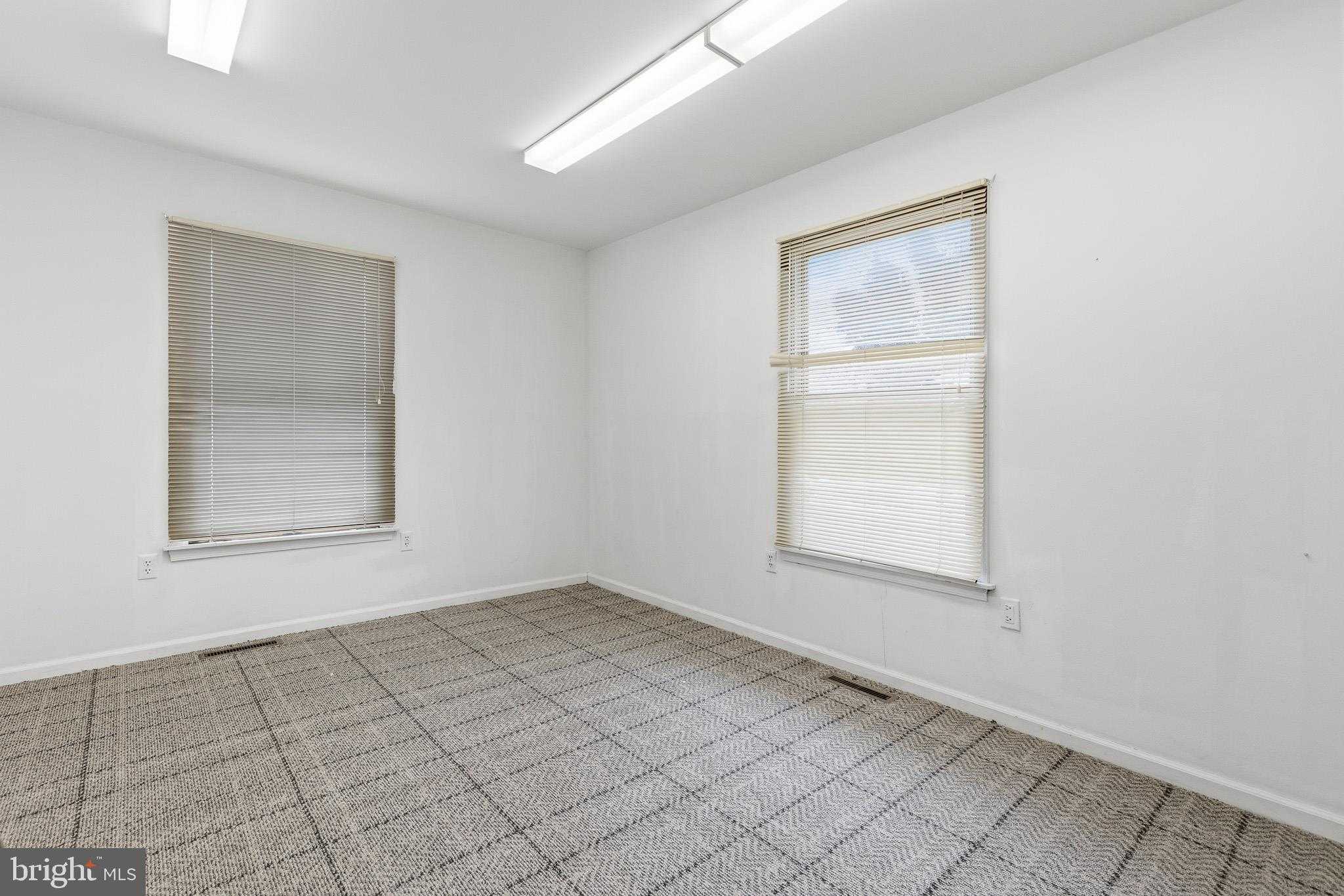 212 W Main St photo 7