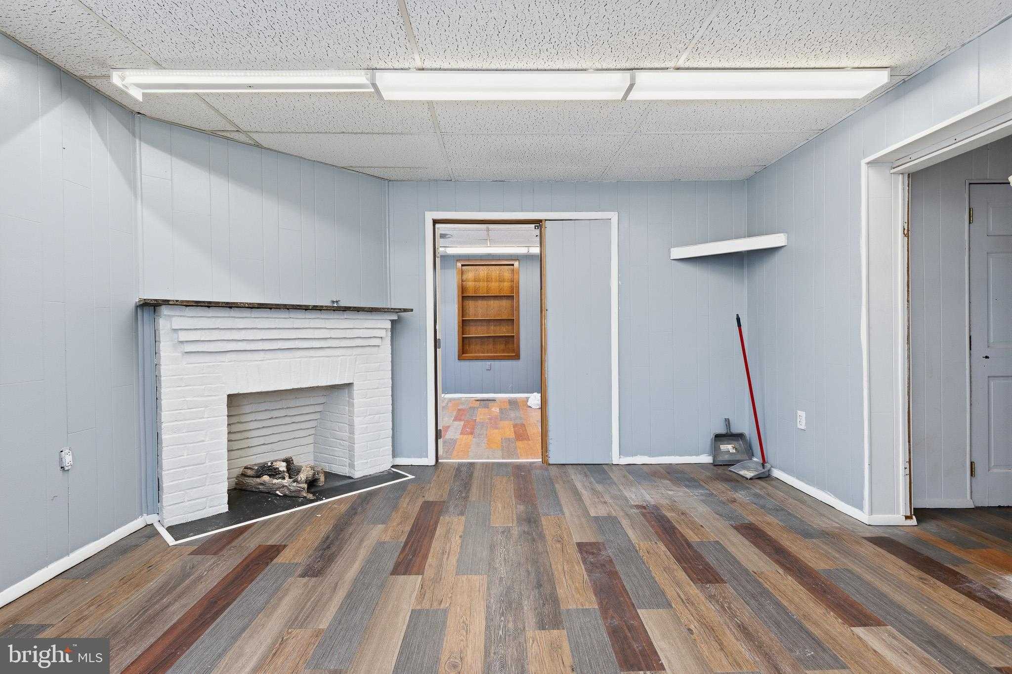 212 W Main St photo 8