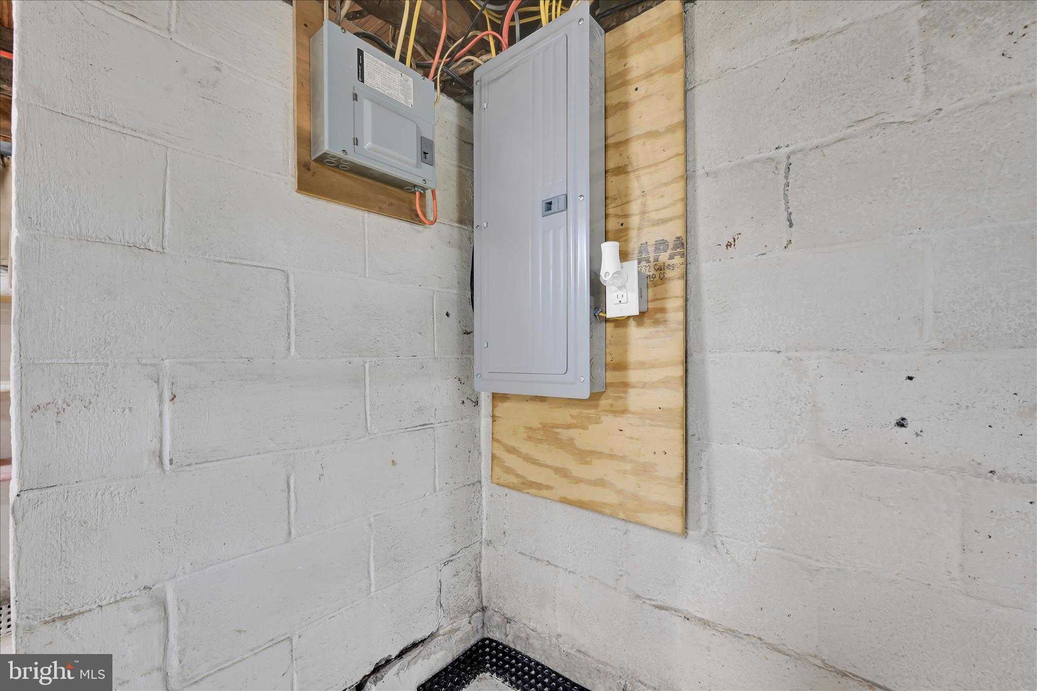 2 Lovers Ln photo 26