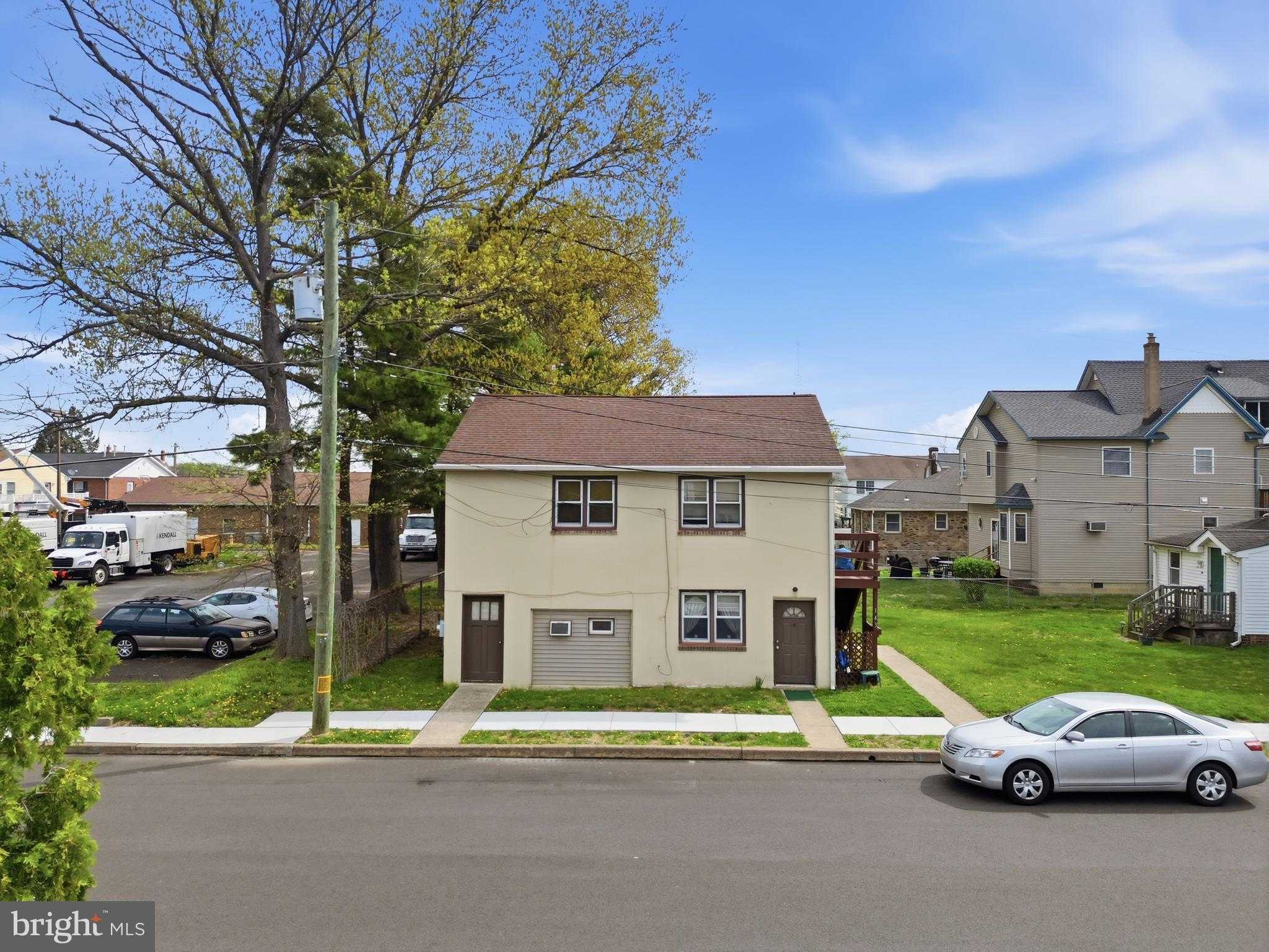 140 Crescent St photo 3