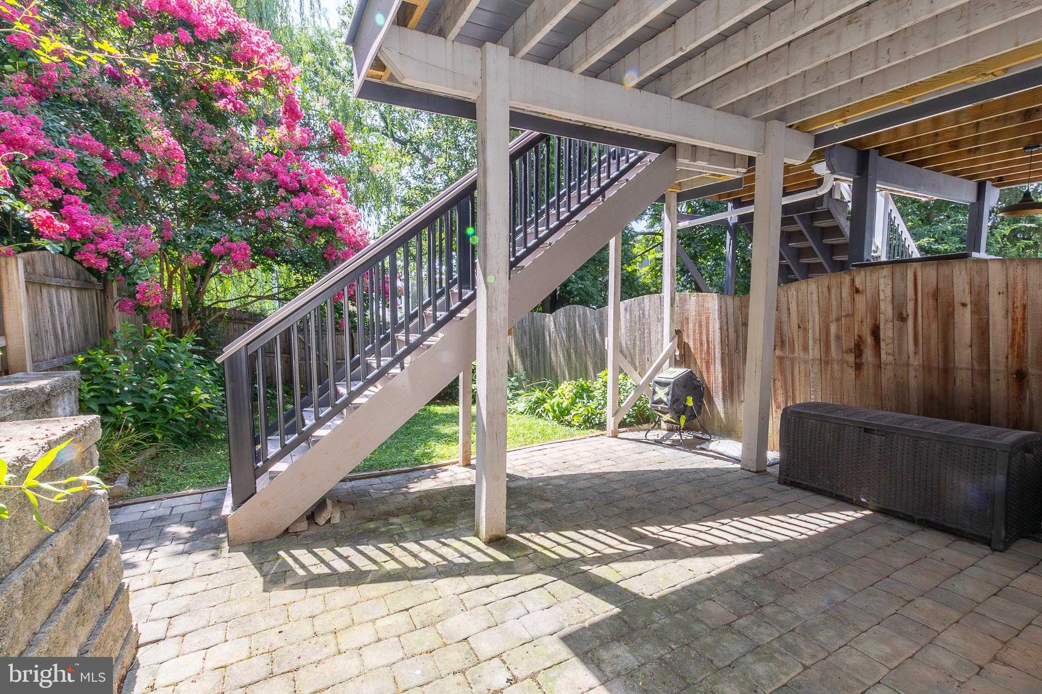 1025 Ford St photo 32