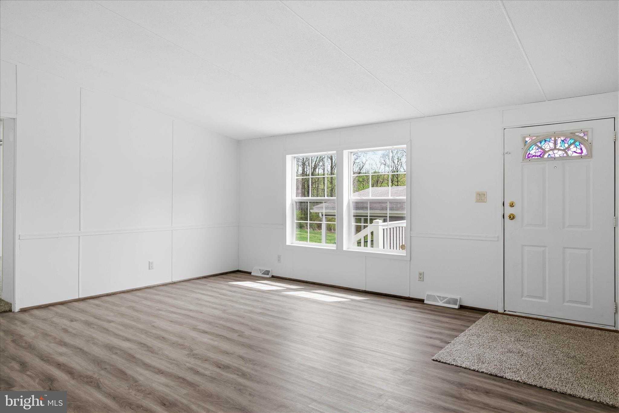 216 Michael Rd photo 4