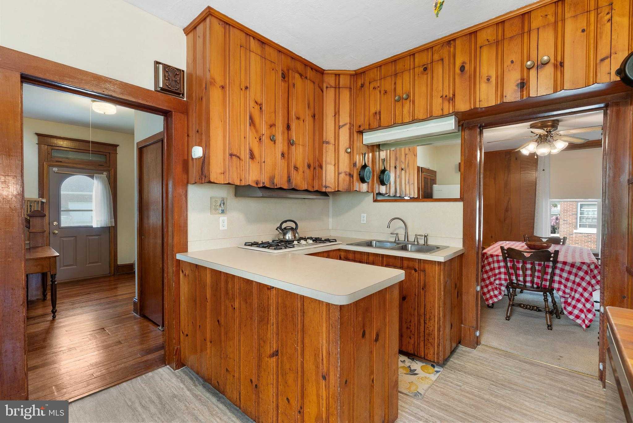 3060 Westminster St photo 9