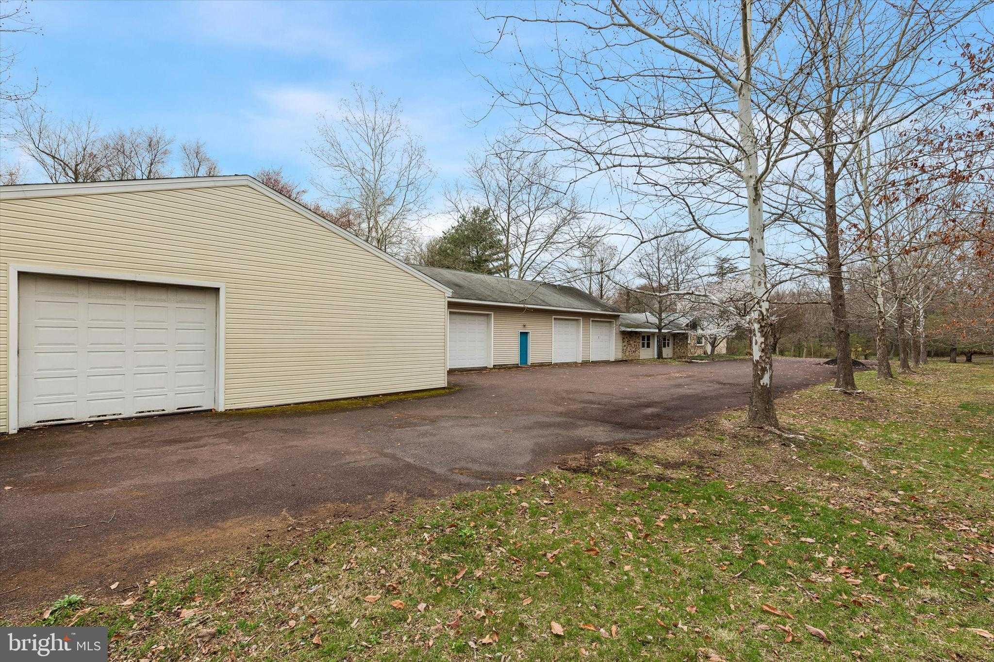 1240 Stump Rd photo 7