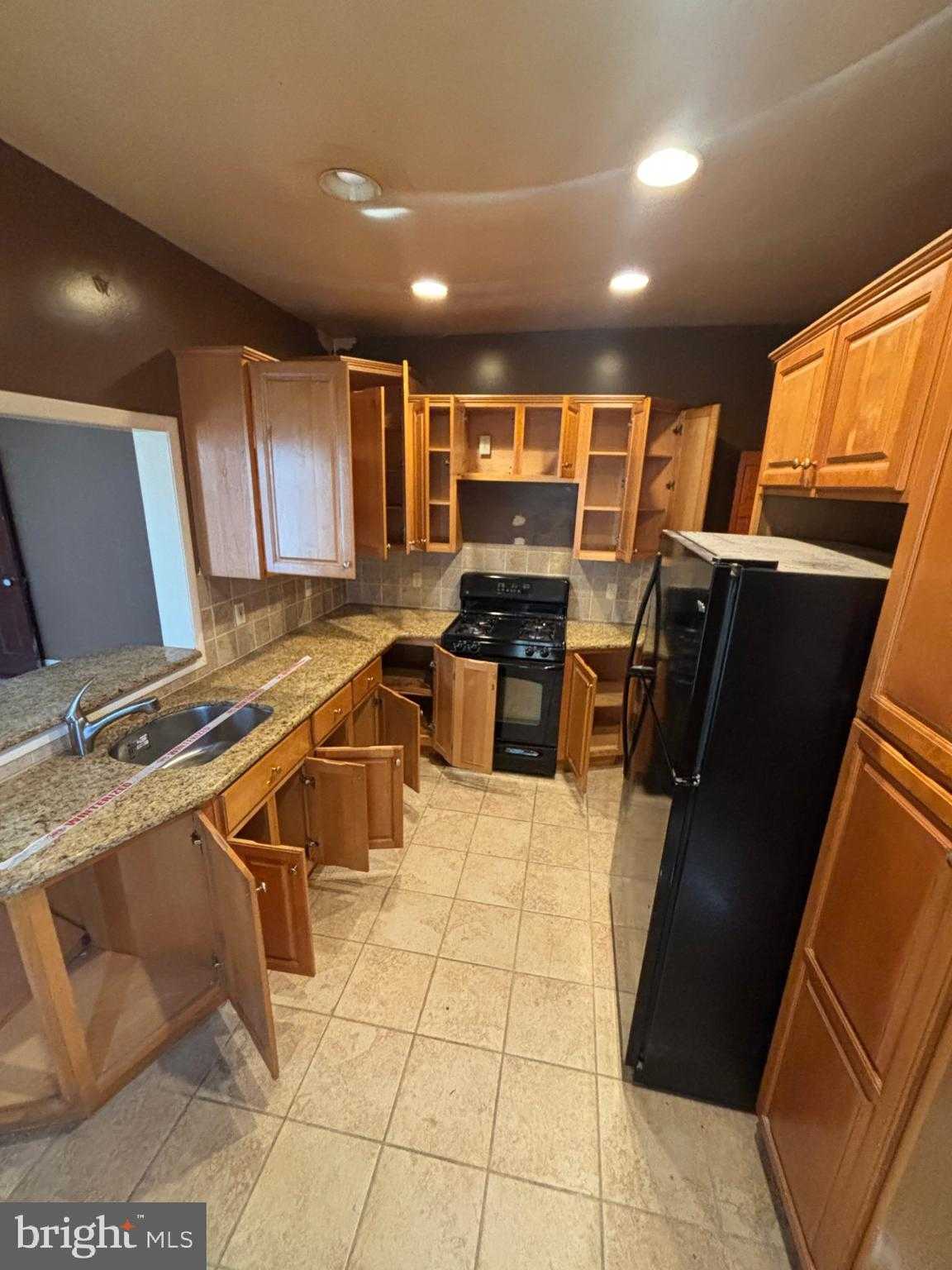 4614 Milnor St photo 3