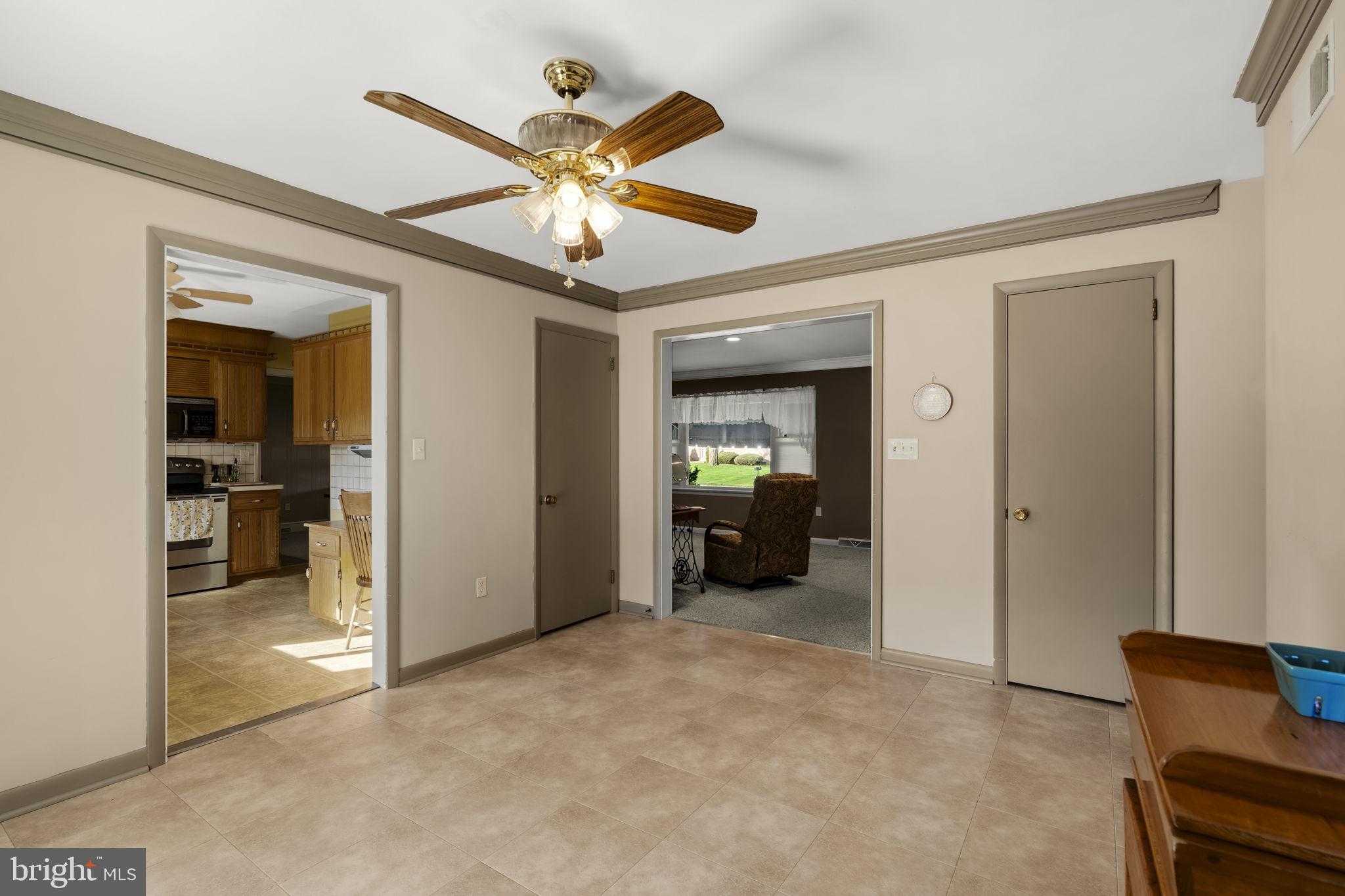 77 Glendale Dr photo 14