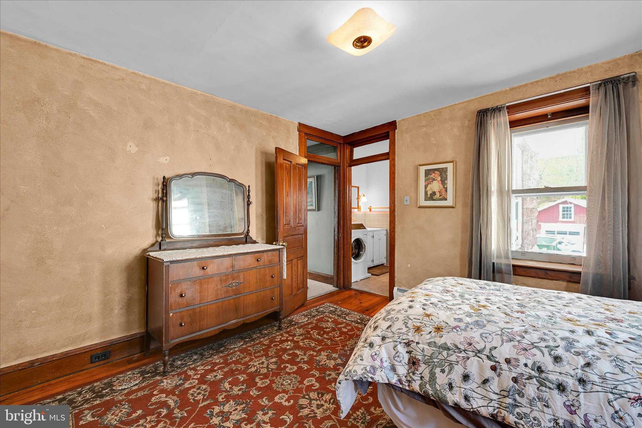 146 E Main St photo 29