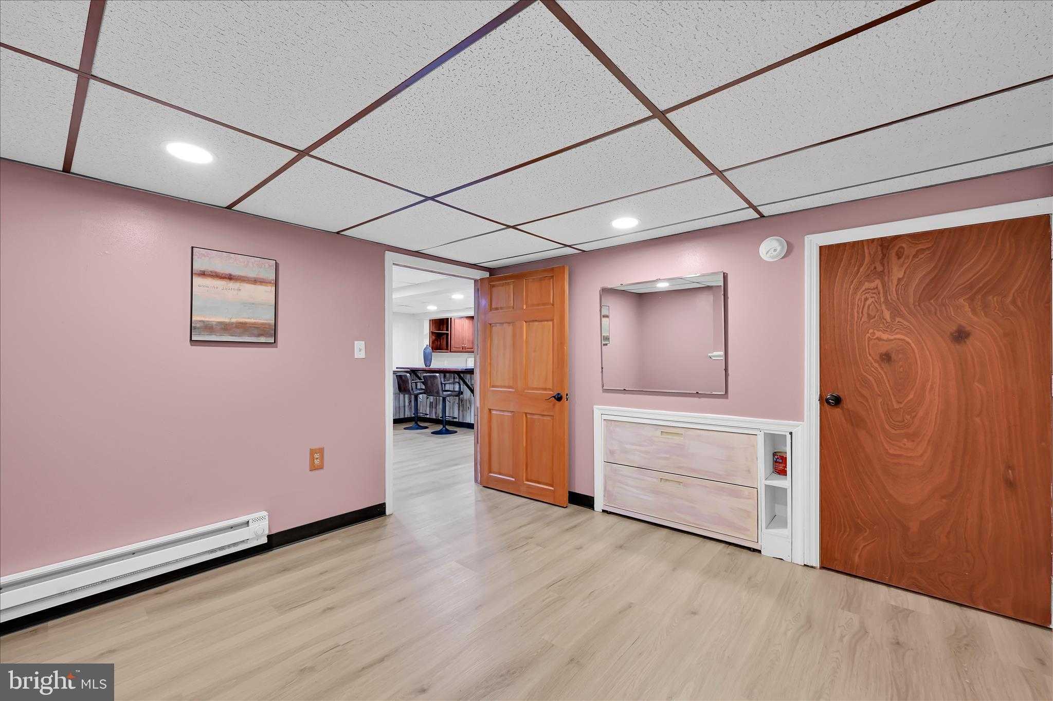 146 E Main St photo 48