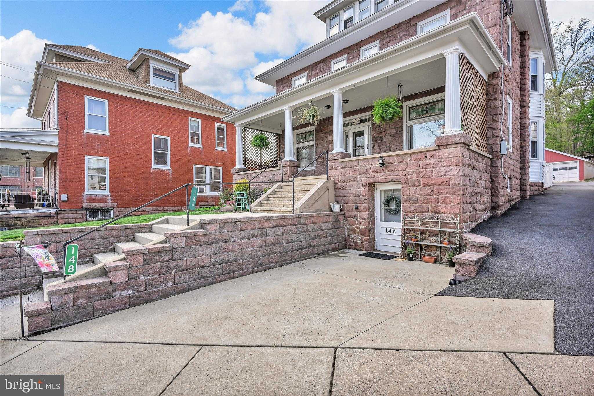 146 E Main St photo 5