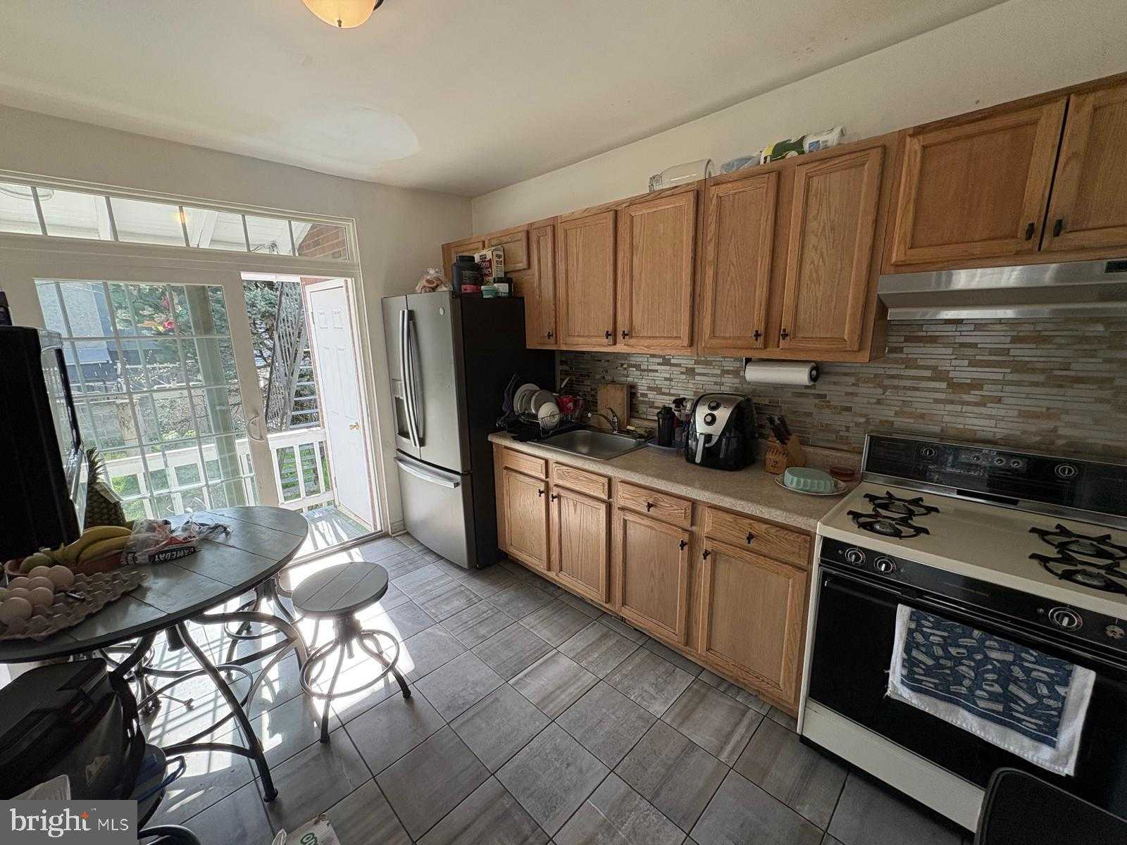 921 N 3rd St photo 5