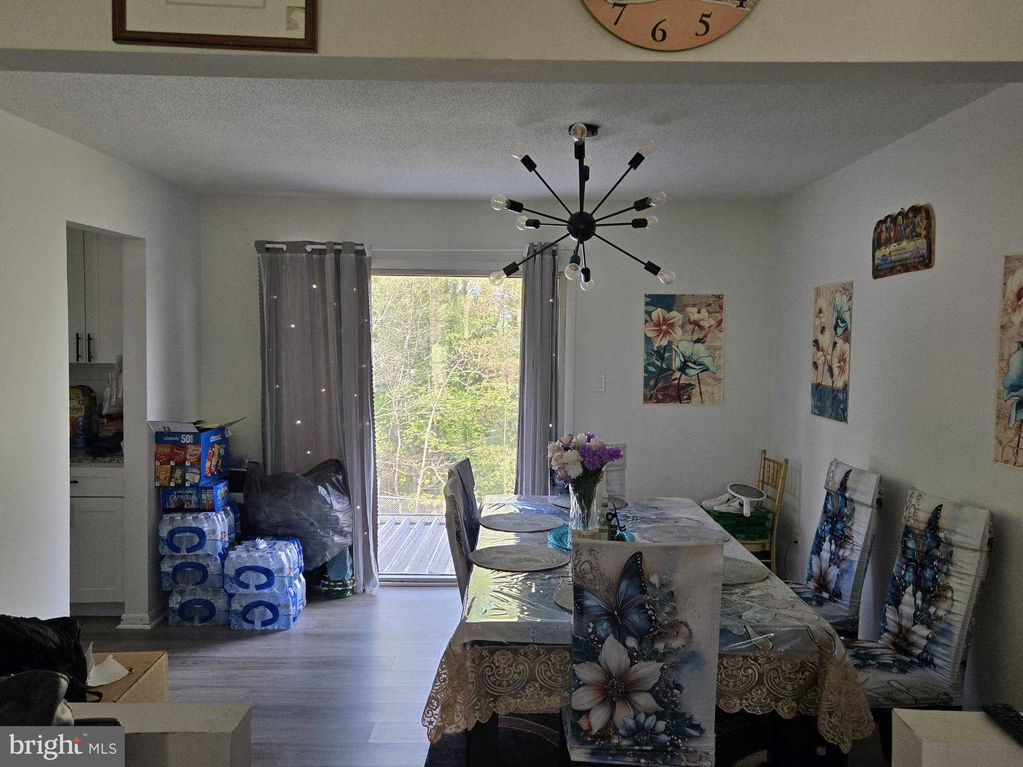 3904 Crystal Ln photo 2