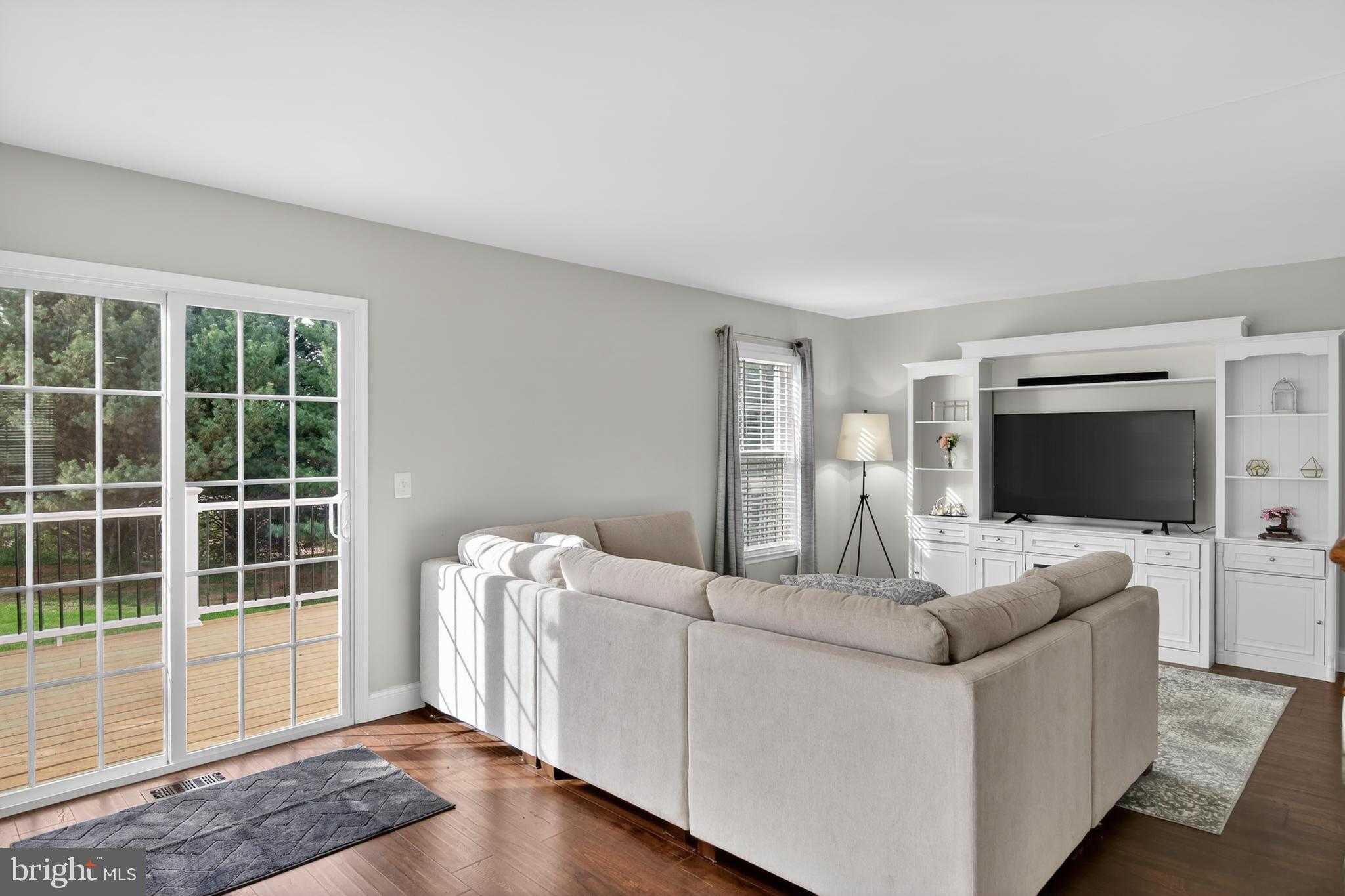 719 Acorn CT photo 8