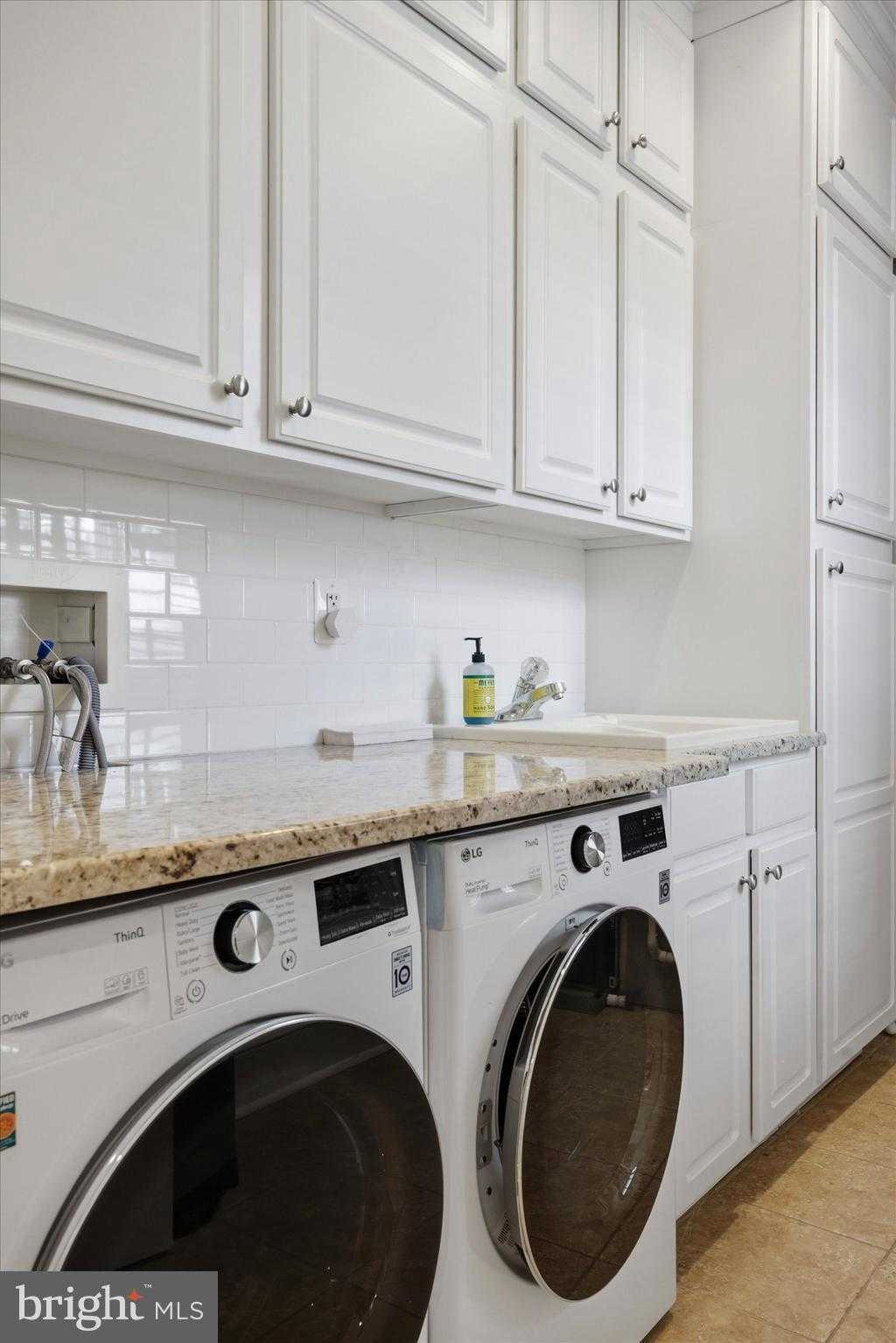 915 Clinton St Apt 203 photo 20