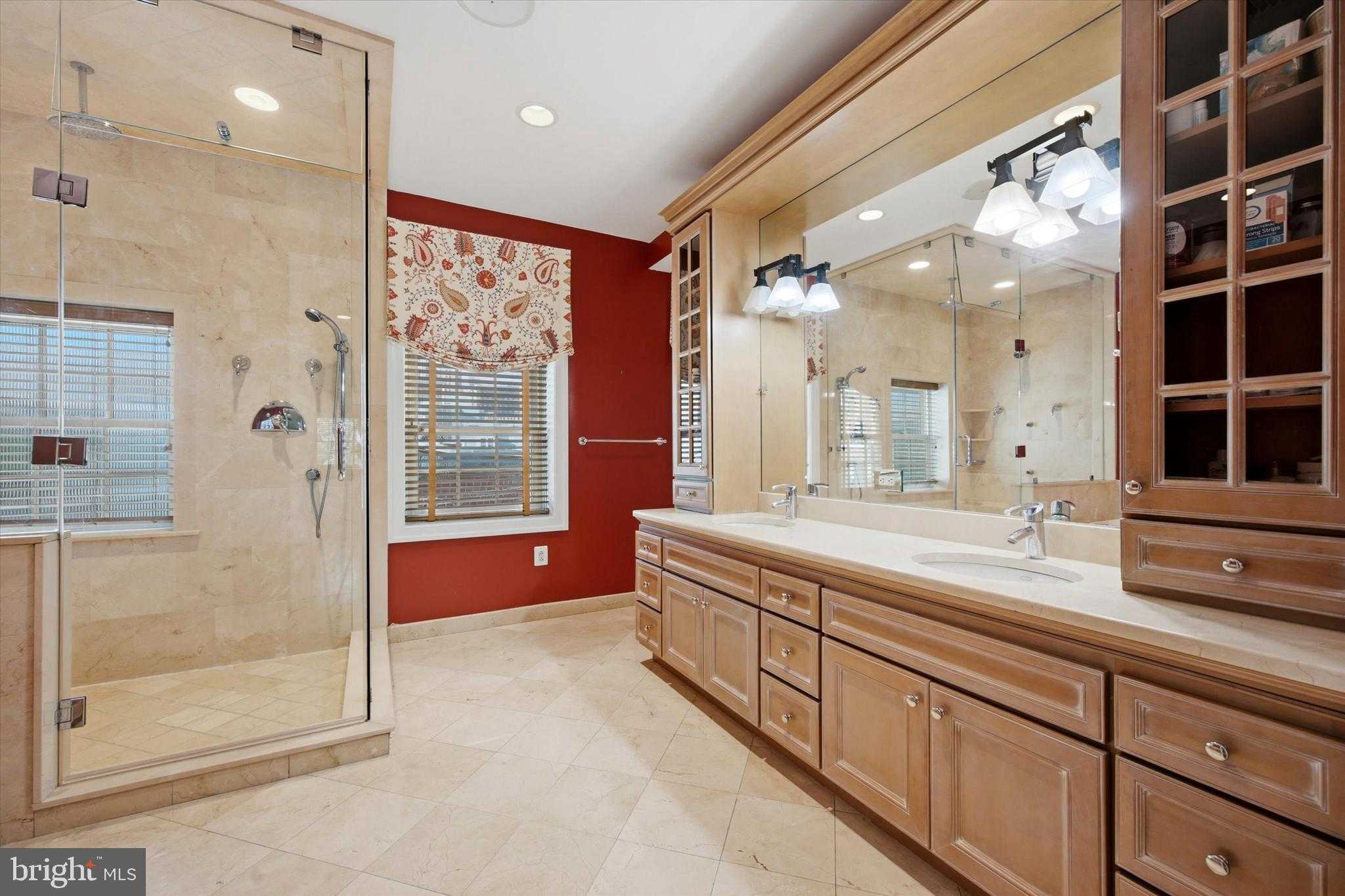 915 Clinton St Apt 203 photo 33