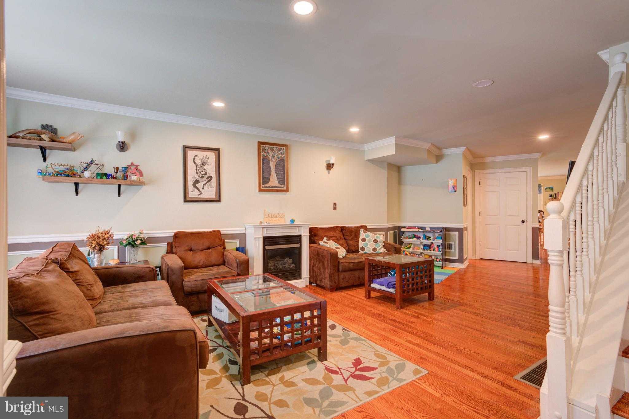 165 Poplar St photo 2