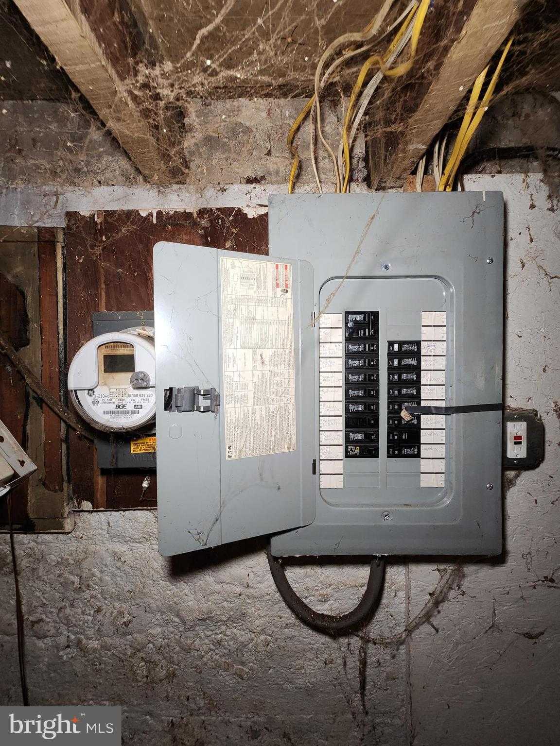 667 Dumbarton Ave photo 90