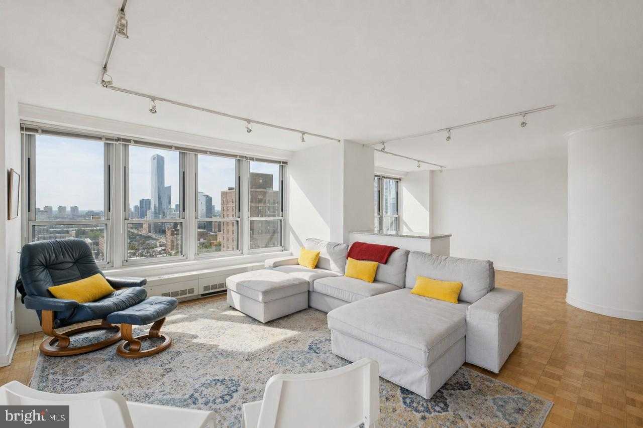 224 W Rittenhouse Sq photo 4