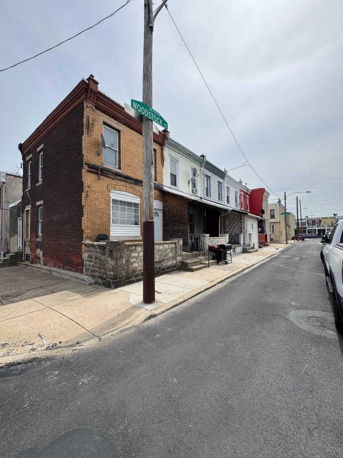 3029 N Woodstock St photo 2