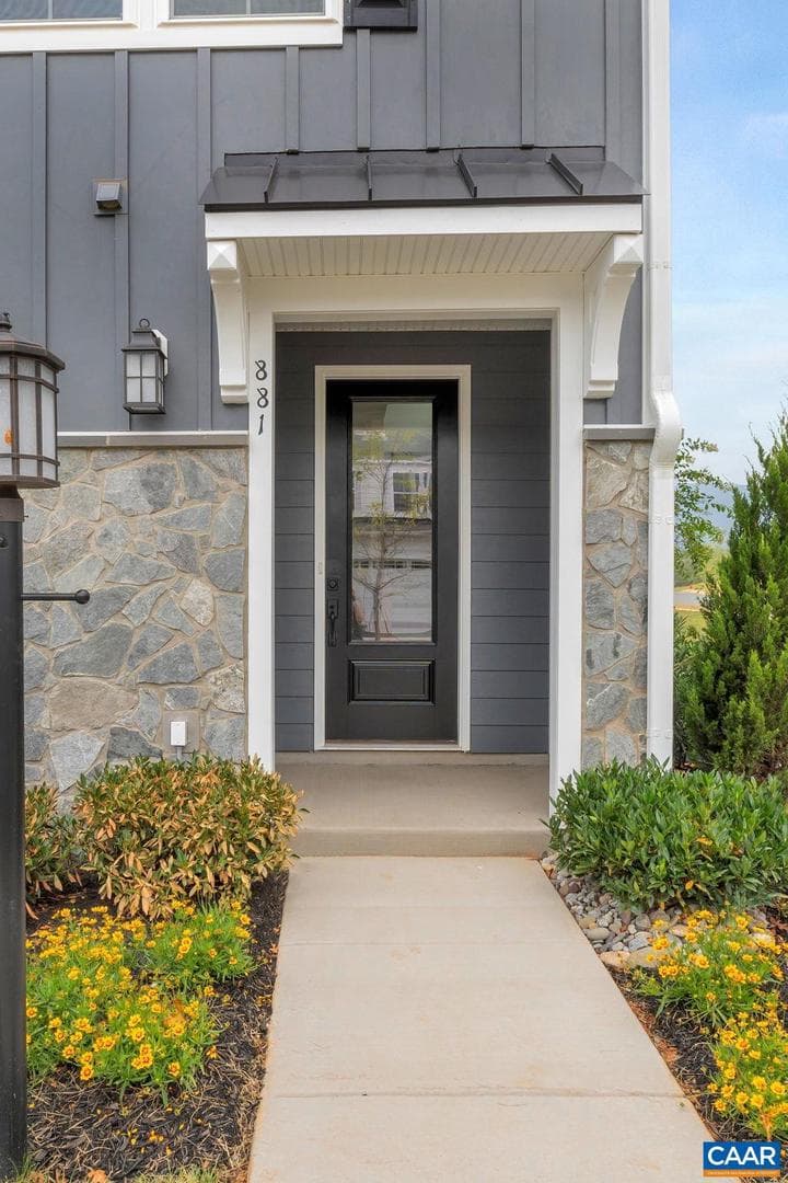 2066 Meyers Way photo 2