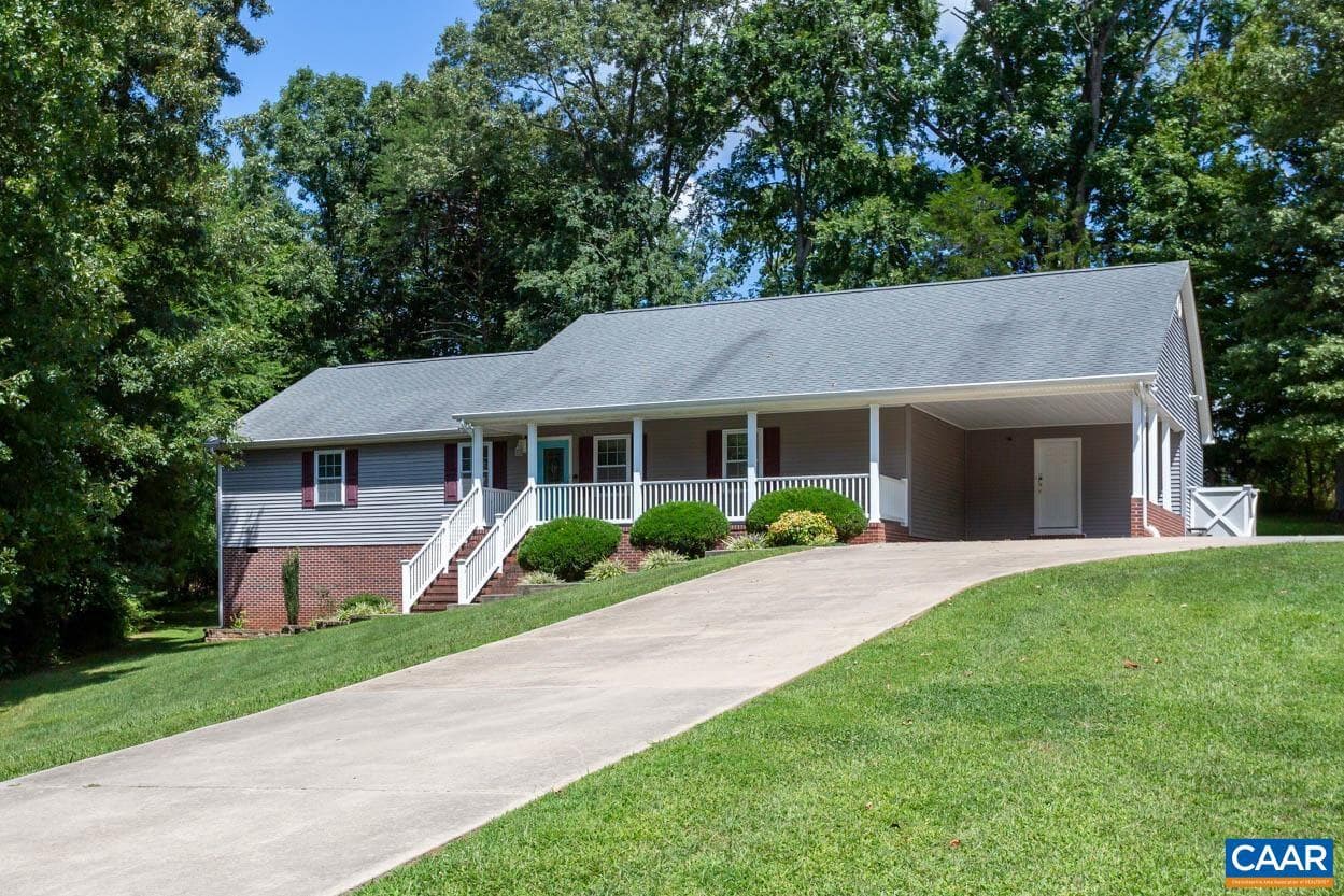 202 Smith Dr photo 1