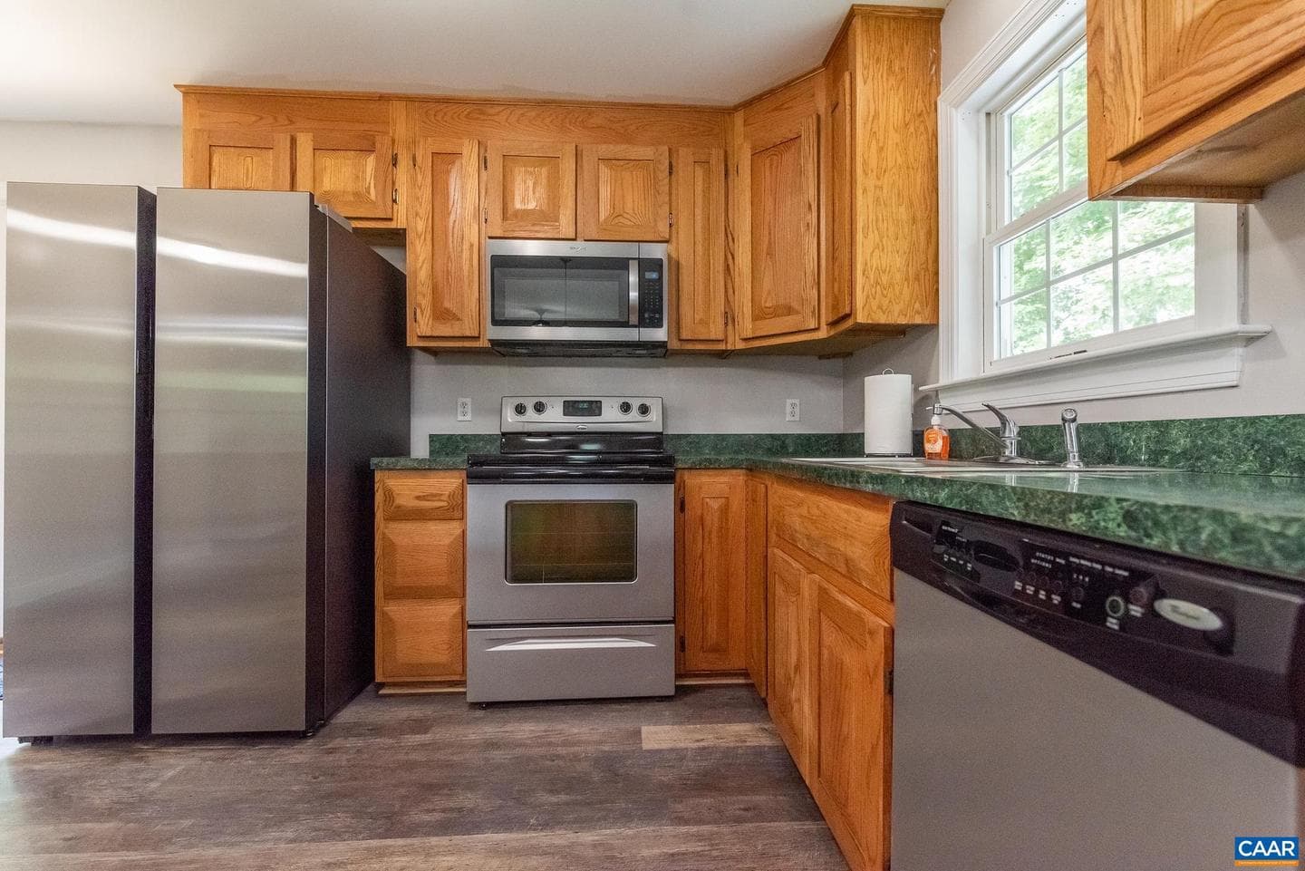 309 Richmond Ave photo 11