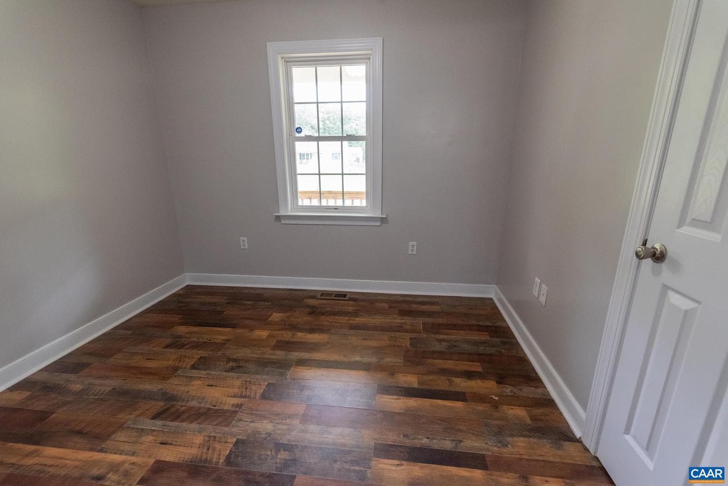 309 Richmond Ave photo 19