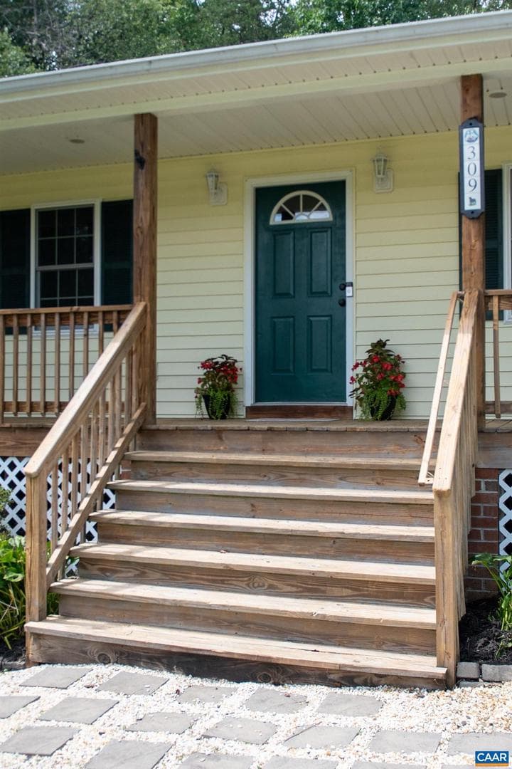 309 Richmond Ave photo 2