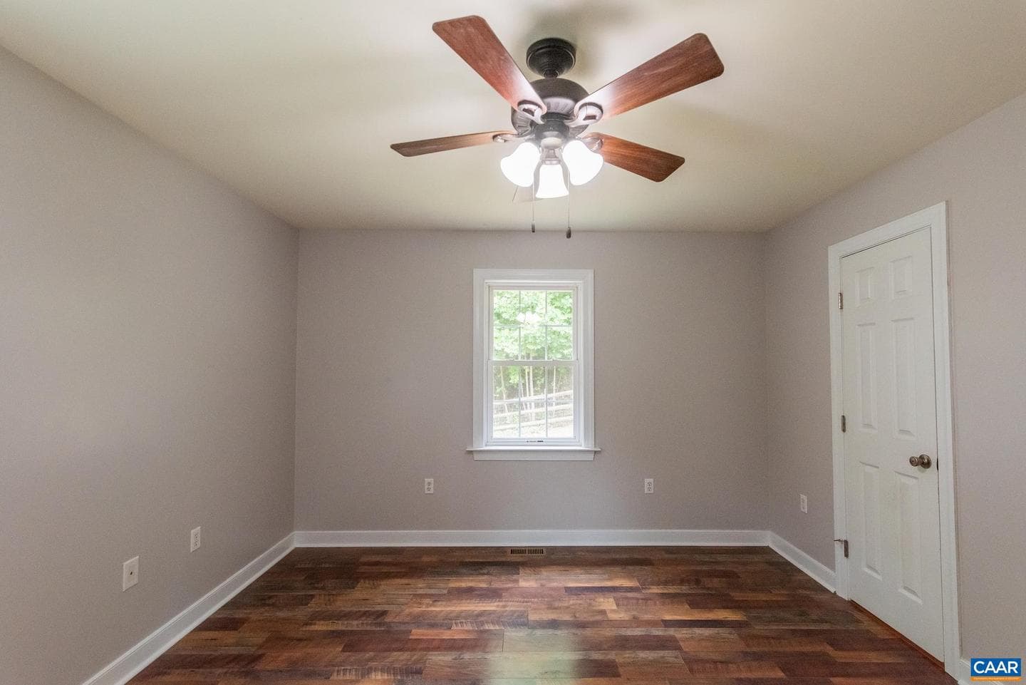 309 Richmond Ave photo 26