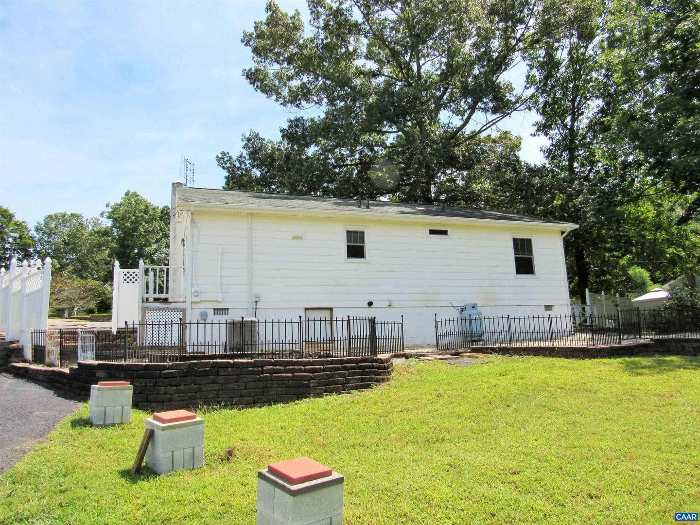 363 Village Rd photo 4