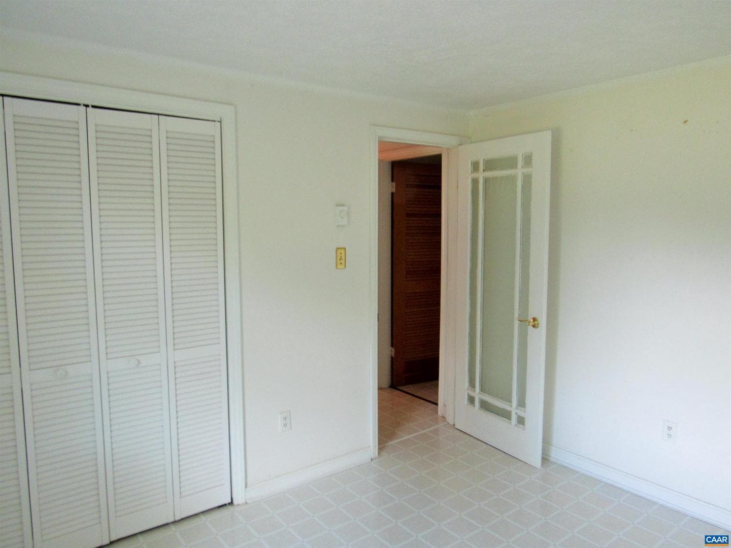 363 Village Rd photo 9