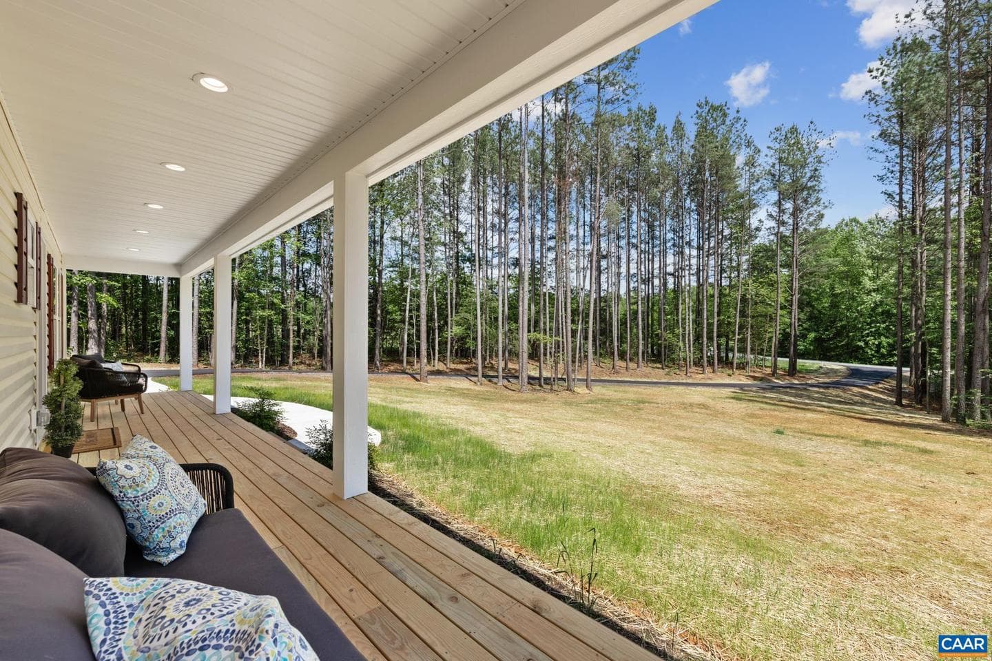487 Kenwood Ln photo 4