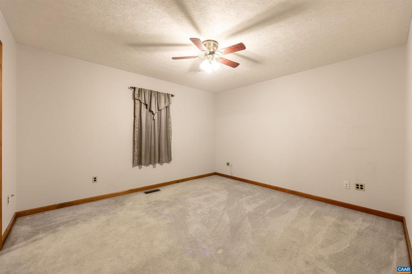 210 Pasture Ln photo 17