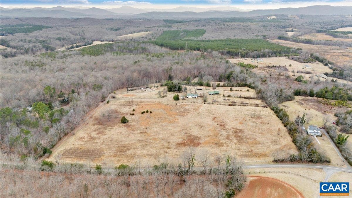2420 James River Rd photo 2