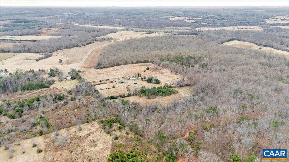 2420 James River Rd photo 4