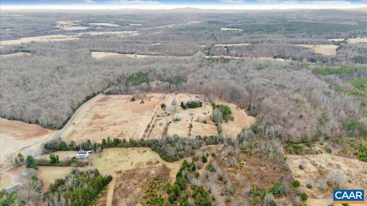 2420 James River Rd photo 5