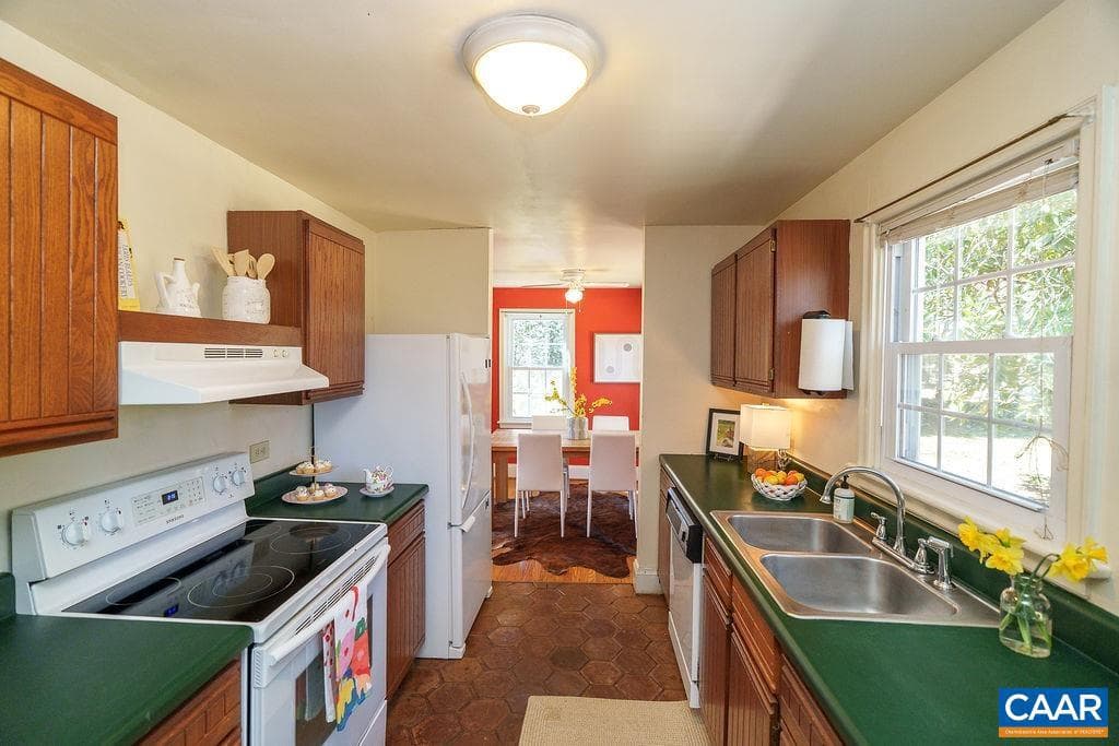 1433 Plymouth Rd photo 18