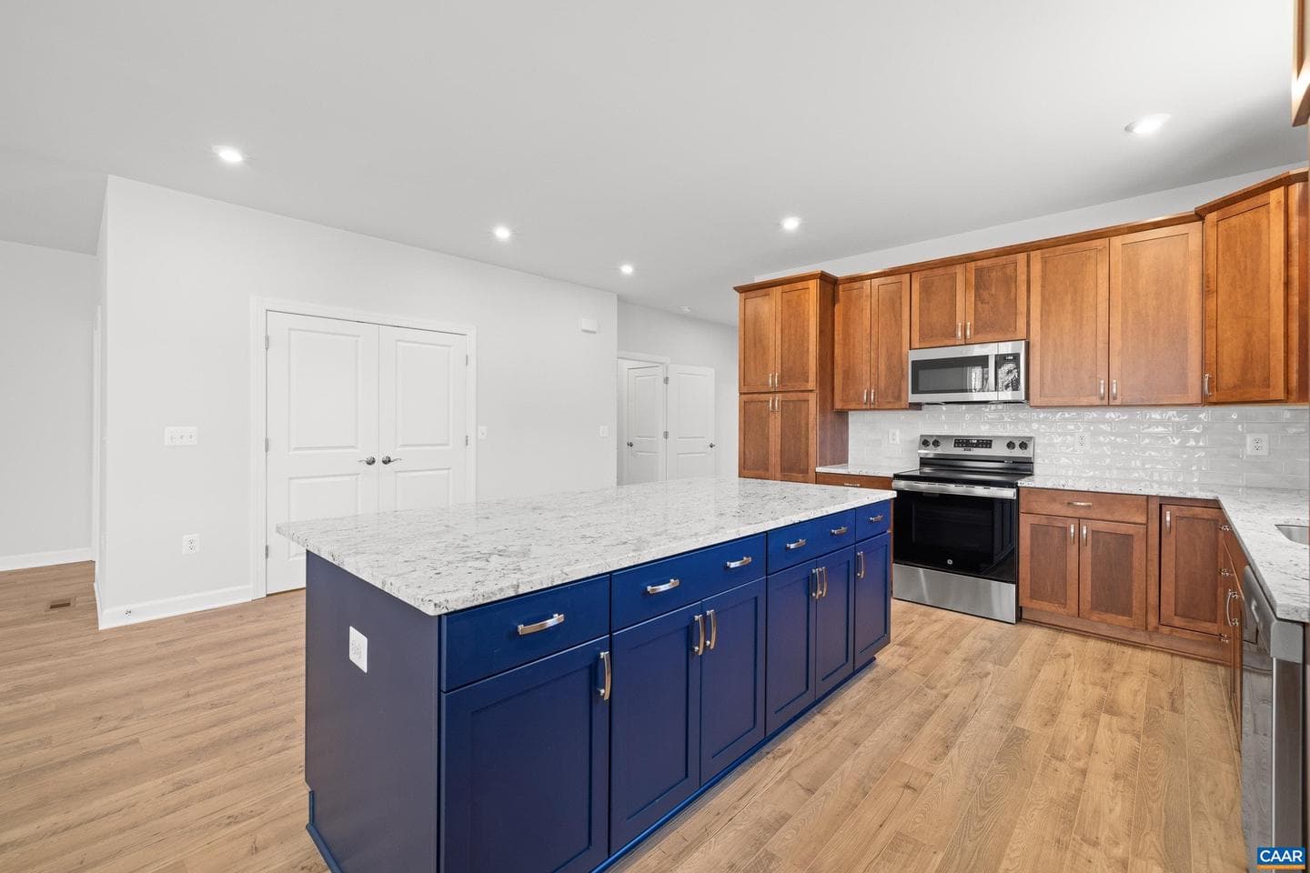 33 Whisperwood Ct photo 27