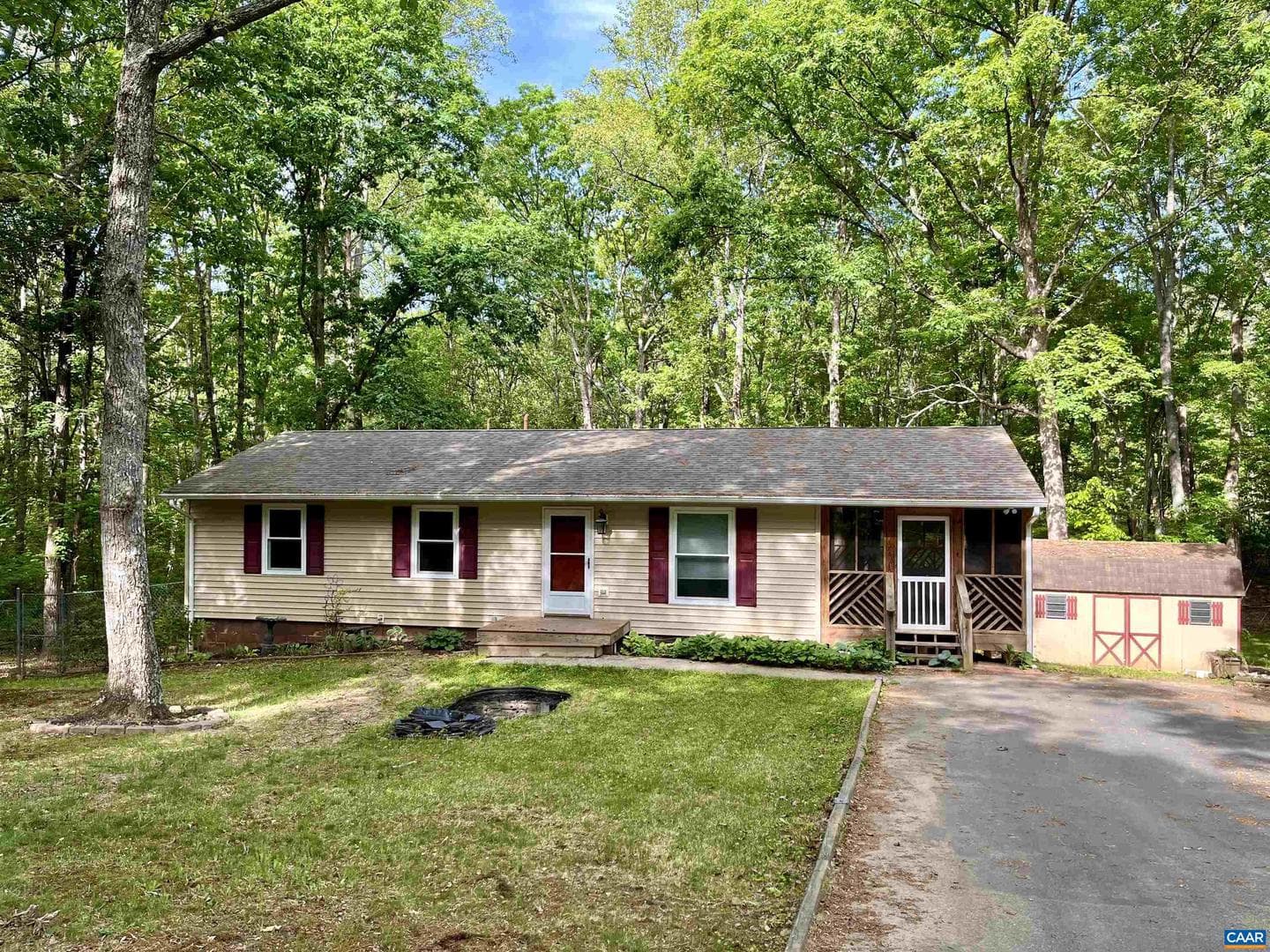 4646 Woods Edge Rd photo 2