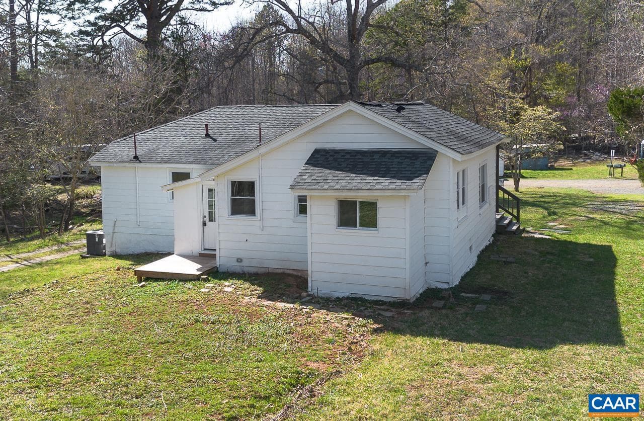 7540 Damon Rd photo 2