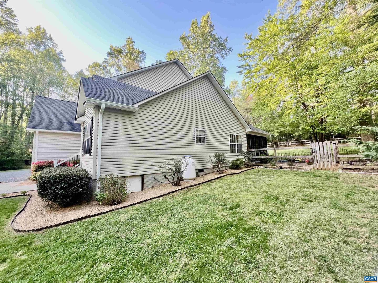1004 Carodon Dr photo 58