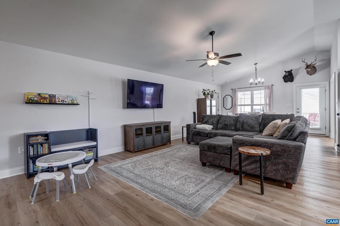 147 Langley Dr photo 2