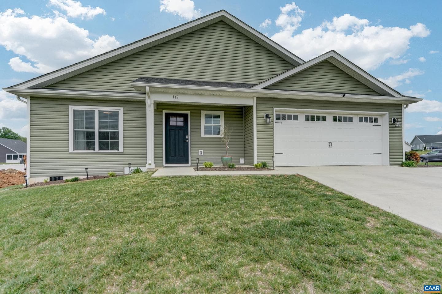 147 Langley Dr photo 4