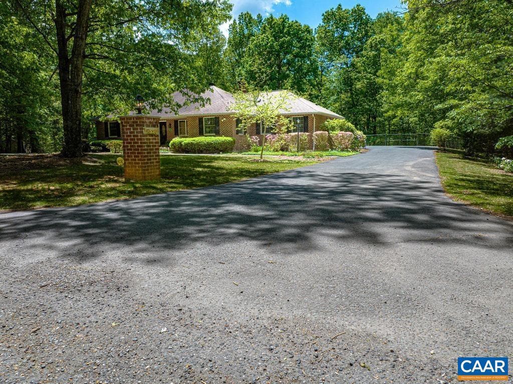 18220 Gregory Dr photo 2